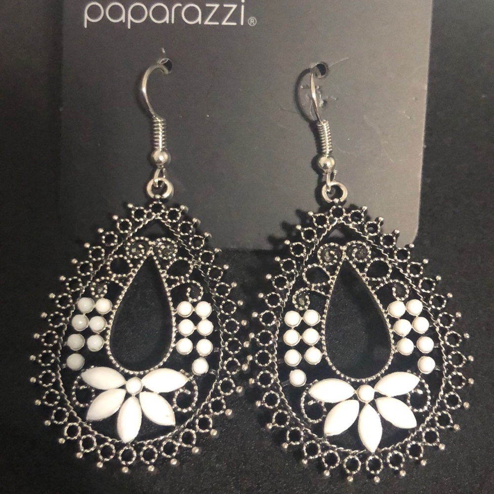 Earrings - Picture 1 of 8